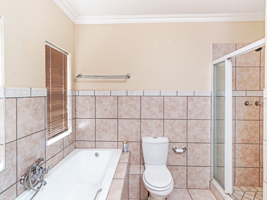 4 Bedroom Property for Sale in Caribbean Beach Club North West